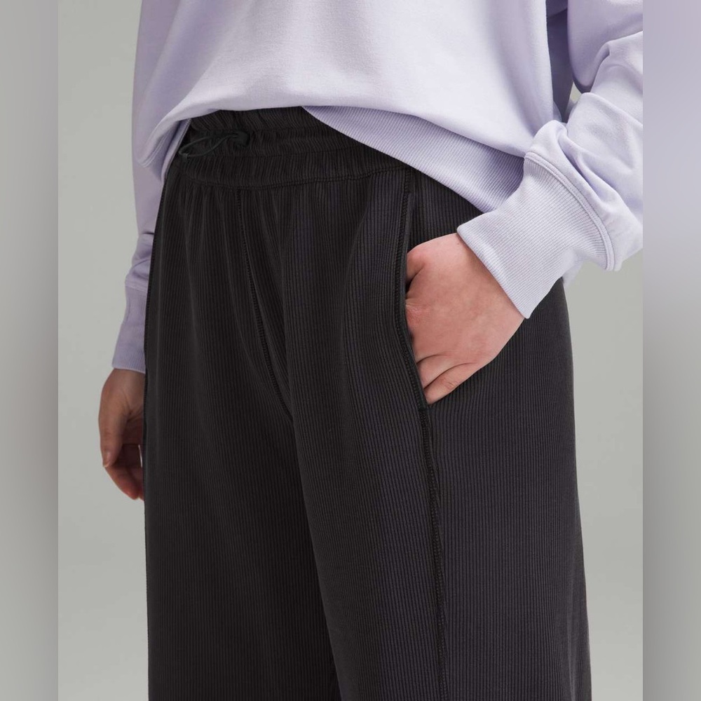 Lululemon Ribbed Softstreme High-Rise Pant 32.5" | Black | 10 - Picture 4 of 7